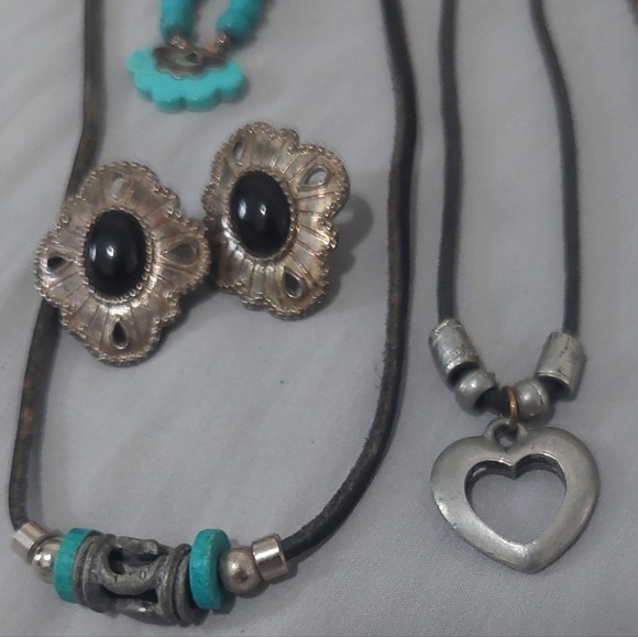 🌙Southwest Vibes Jewelry LOT: Faux Turquoise Howlite Fluorite Labradorite Wolf - Picture 3 of 10